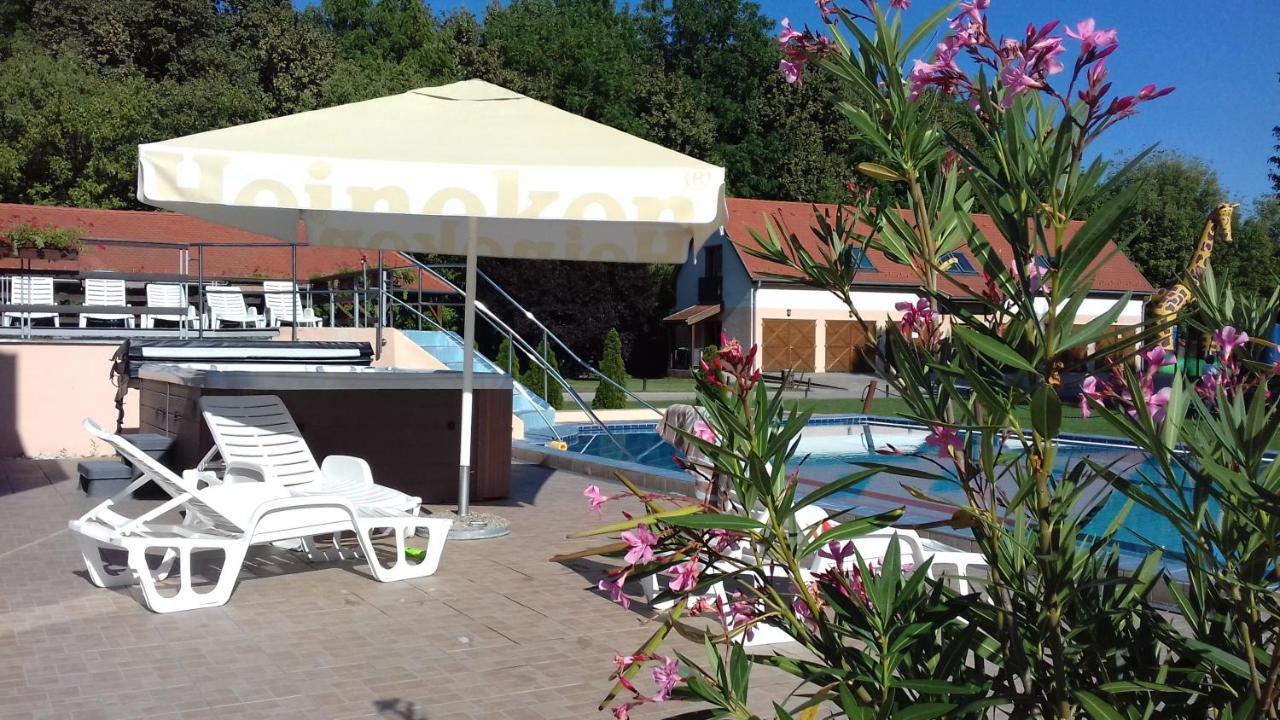 Zichy Park Hotel Bikács Esterno foto