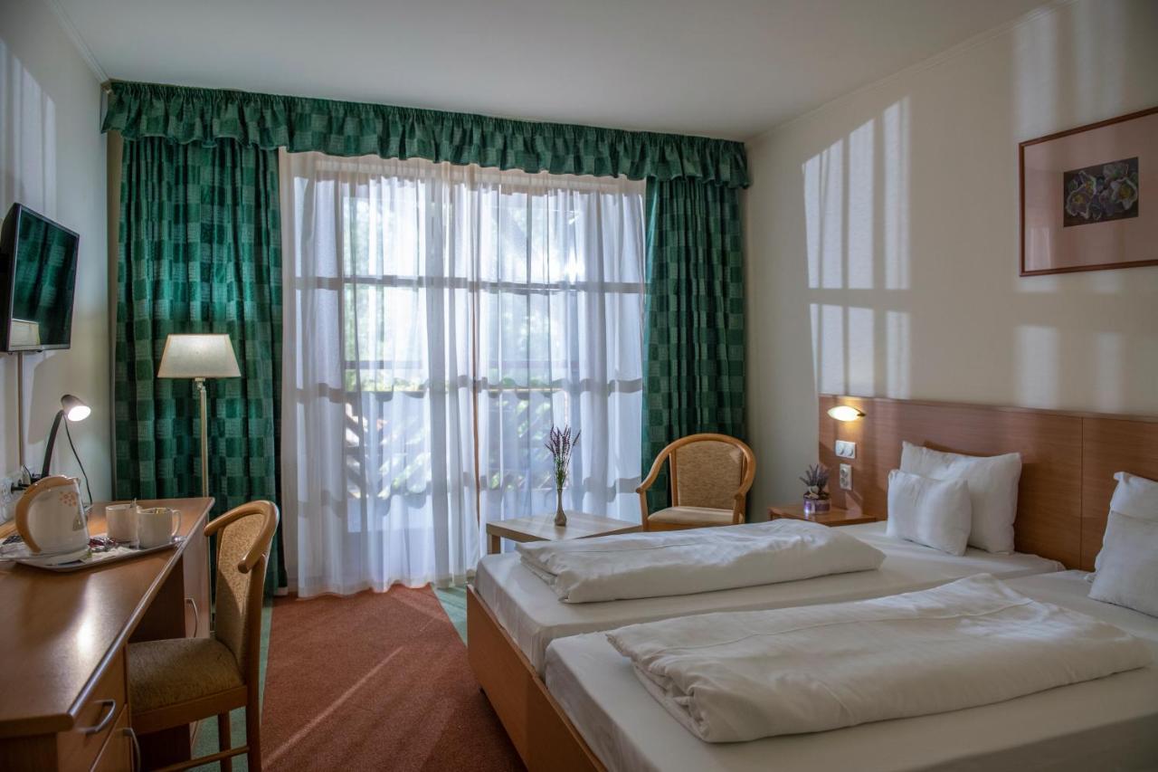 Zichy Park Hotel Bikács Esterno foto