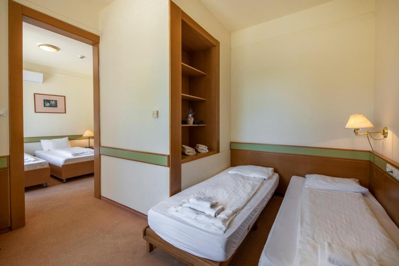Zichy Park Hotel Bikács Esterno foto