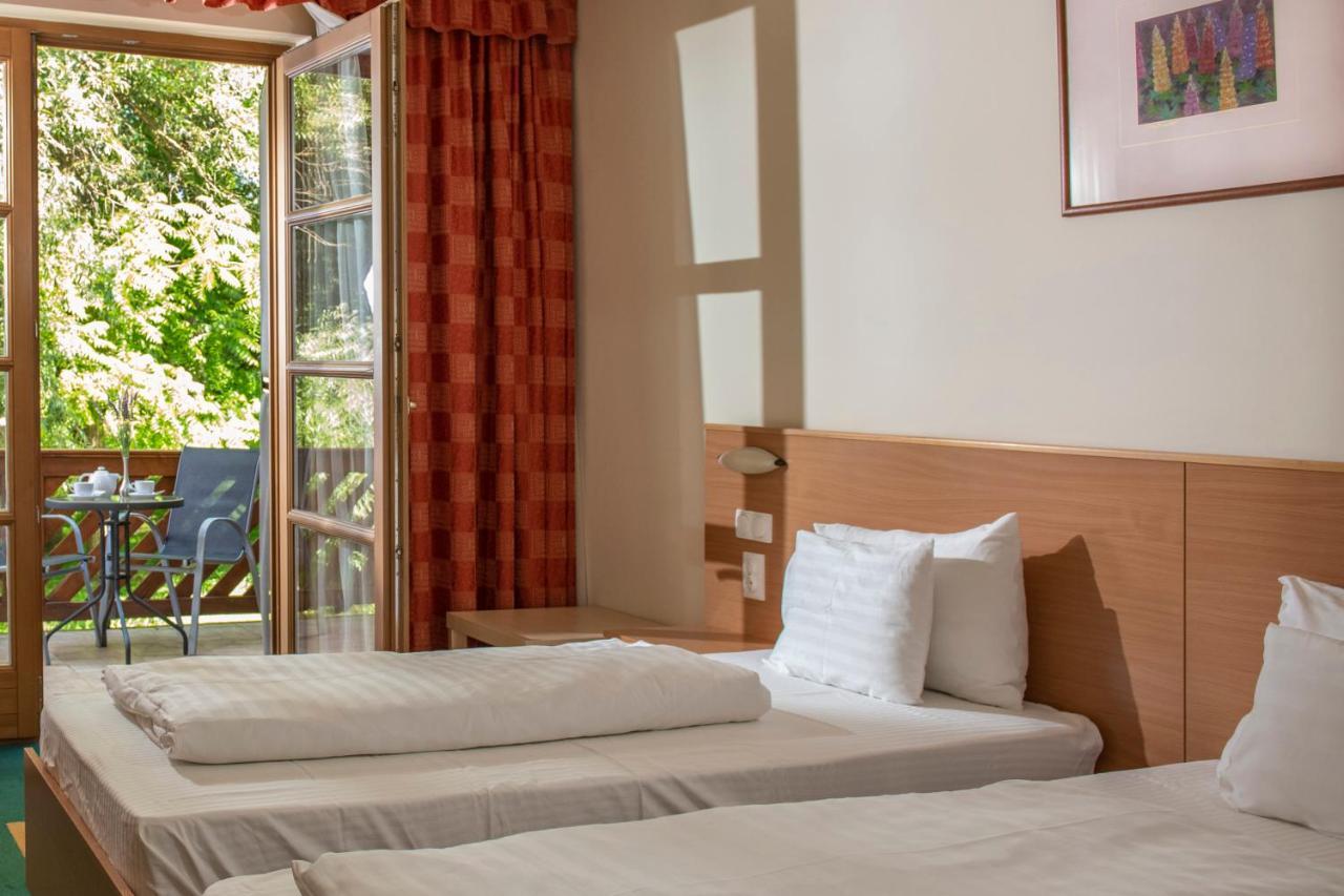 Zichy Park Hotel Bikács Esterno foto