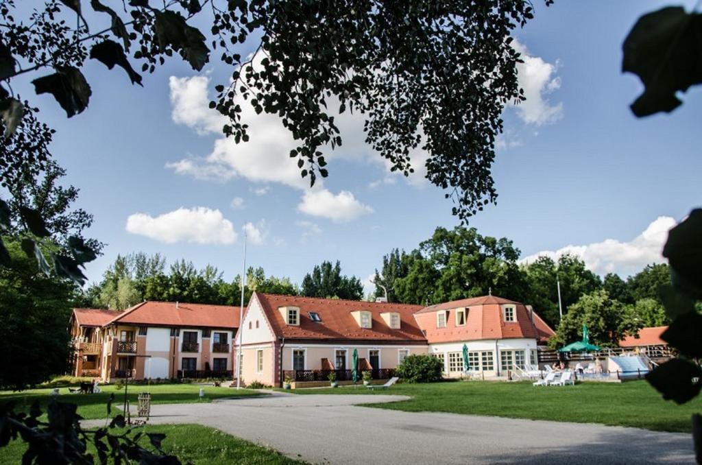 Zichy Park Hotel Bikács Esterno foto