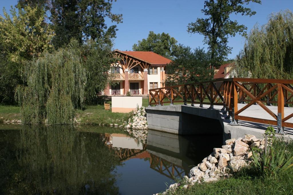 Zichy Park Hotel Bikács Esterno foto