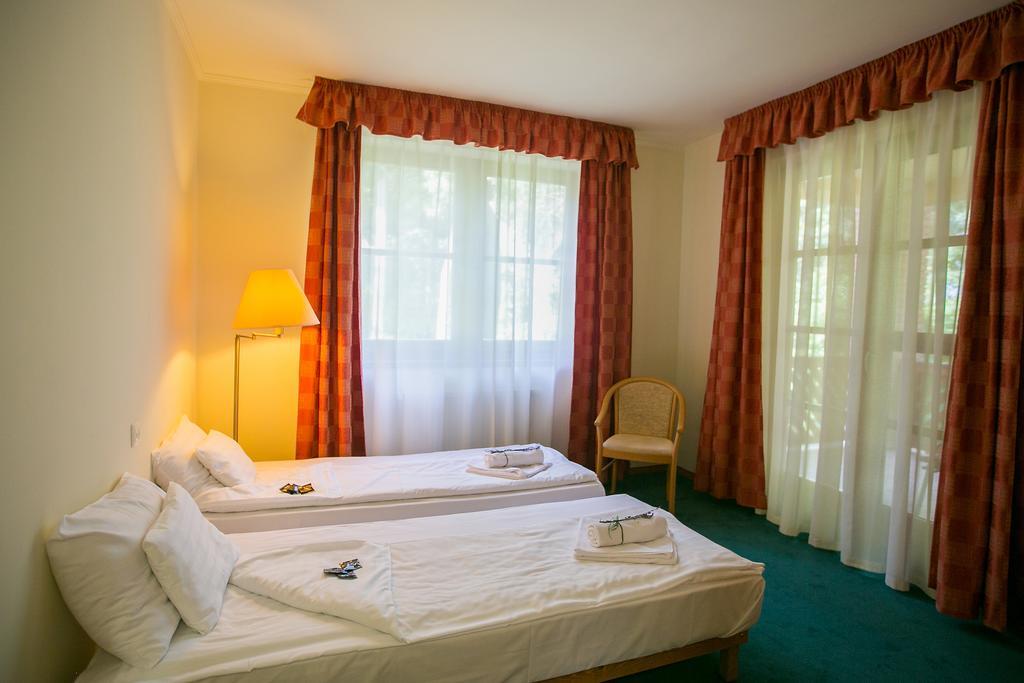Zichy Park Hotel Bikács Esterno foto