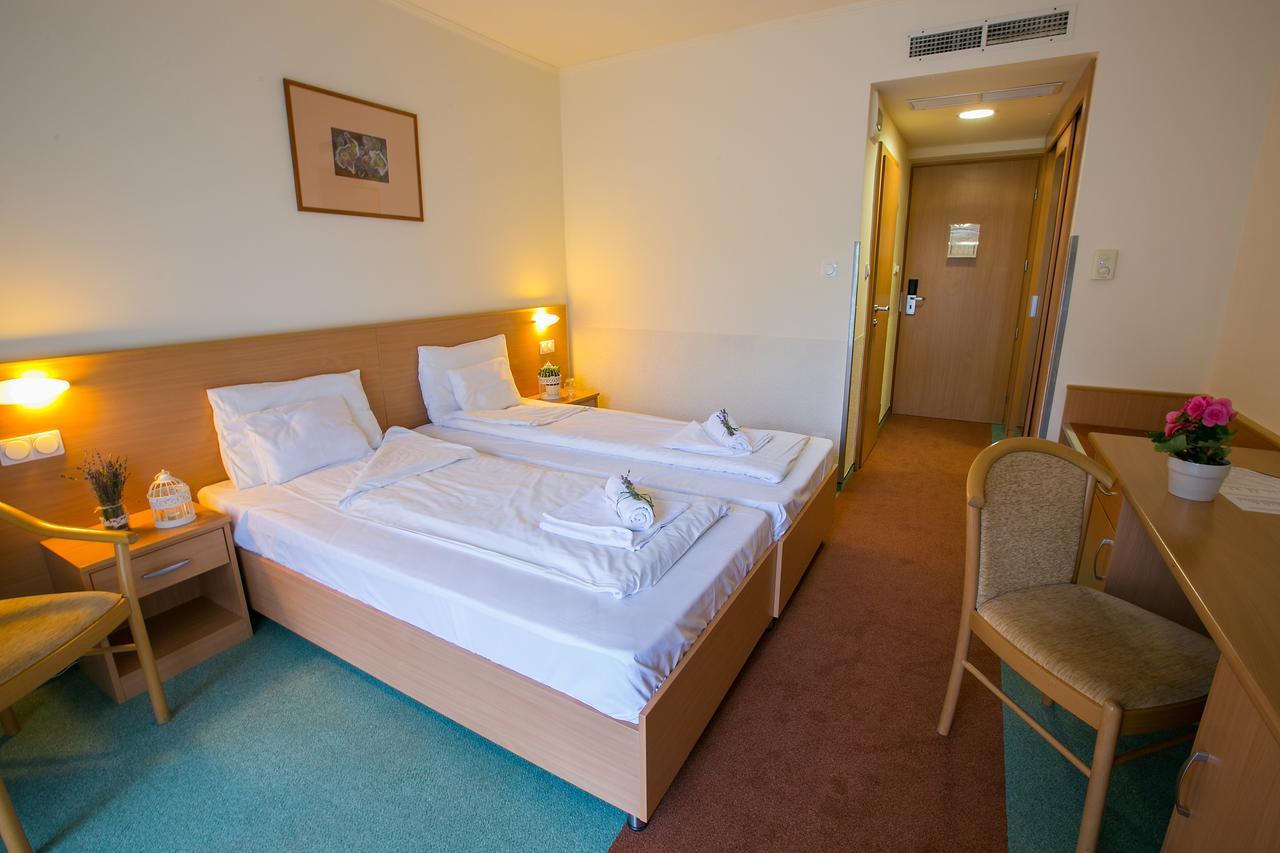 Zichy Park Hotel Bikács Esterno foto