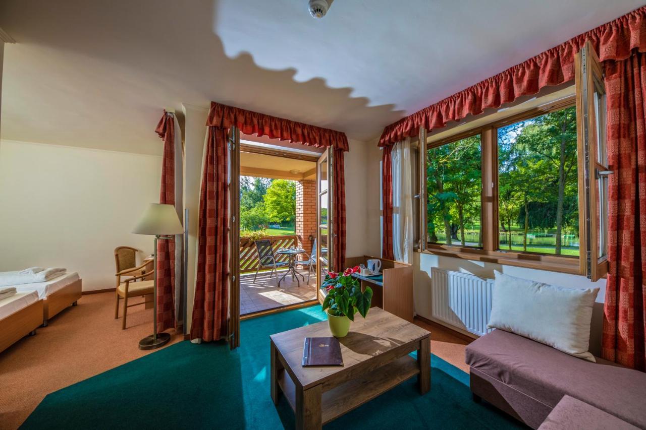 Zichy Park Hotel Bikács Esterno foto